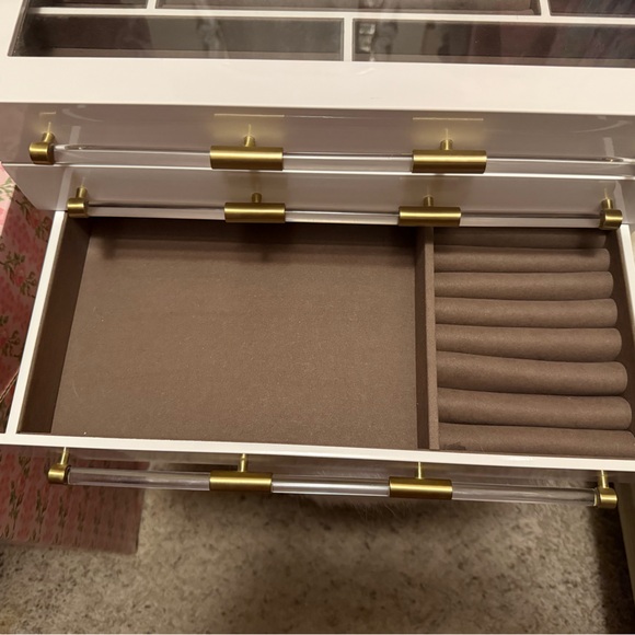 Kendra Scott Jewelry Box - Picture 3 of 7